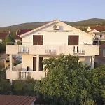 Tina Διαμέρισμα